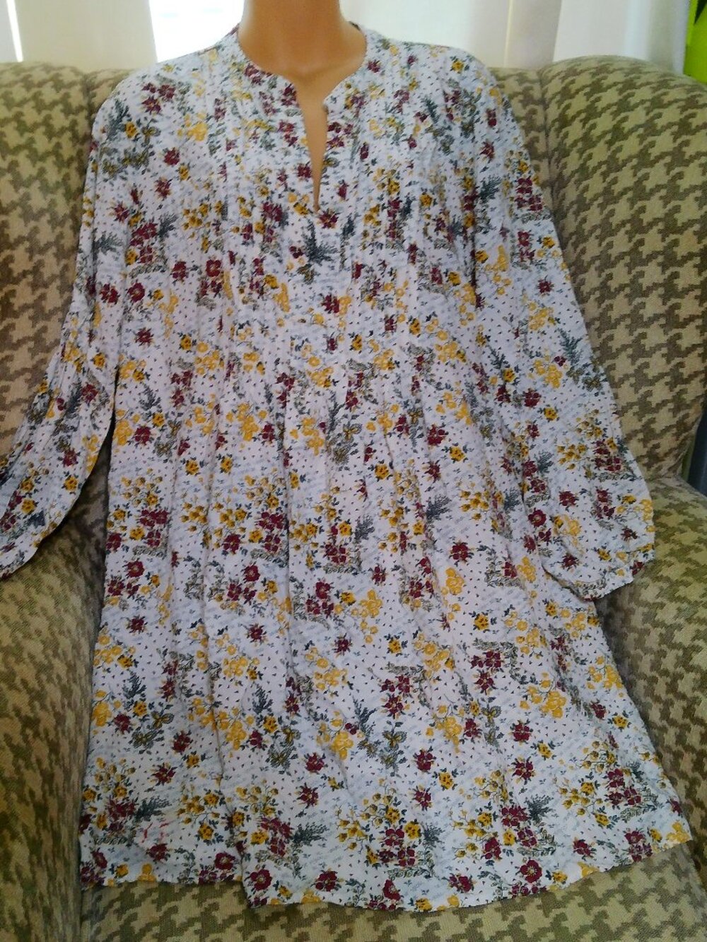 OLD NAVY XLARGE DRESS GREAT CONDITION WHITE WITH FLORAL PRINT